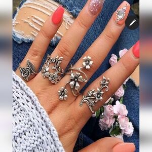 🆕️SET OF 4 BOHO FLORAL ANTIQUED SILVER-TONE RINGS - VARIABLE SIZES FOR L